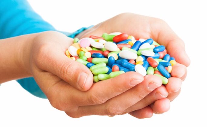Varios antibióticos para la prostatitis en hombres.